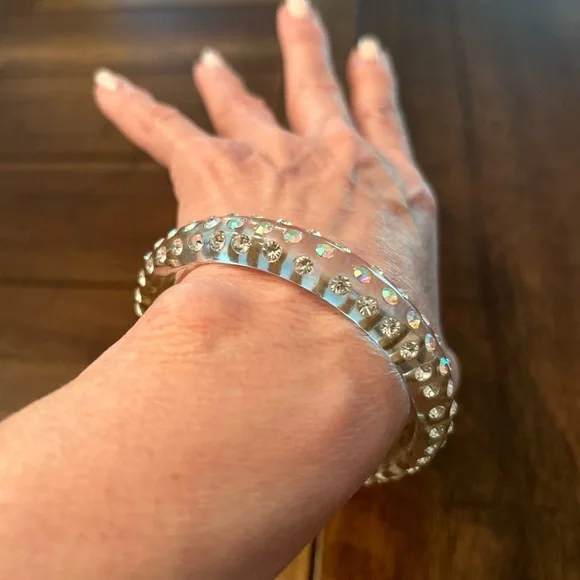 Vintage Lucite Bangle Bracelet - Picture 11 of 13